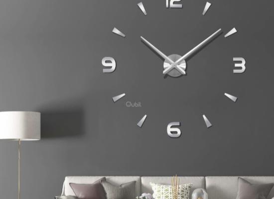 Horloge murale argentée 