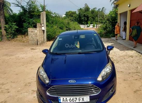 À vendre : Ford Fiesta bleue, importée de Suisse